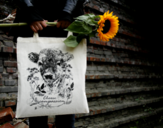 Tote bag "Choose compassion". Design: Marita Tanninen. Photo: Johanna Penttinen.